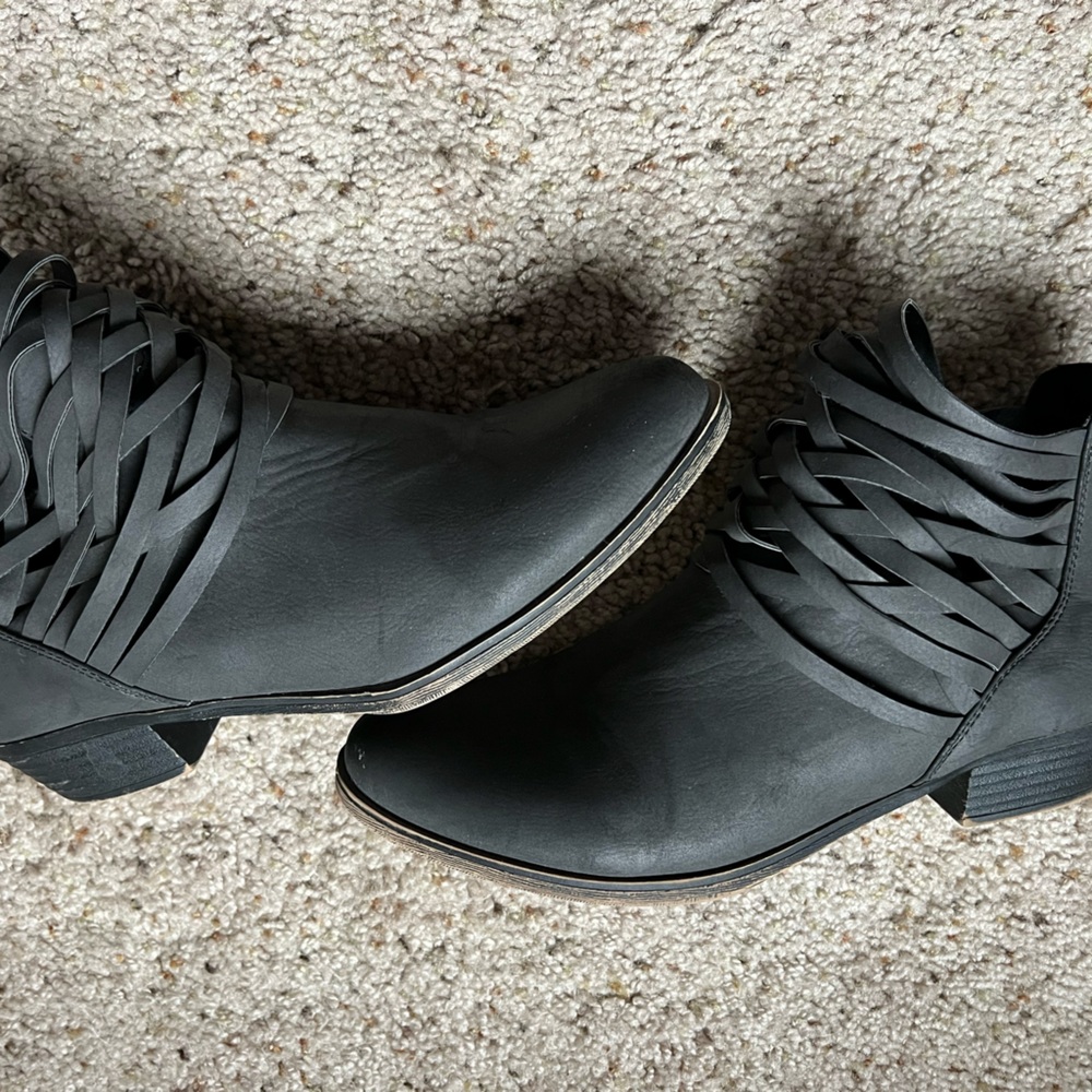 Boots - Picture 2 of 5